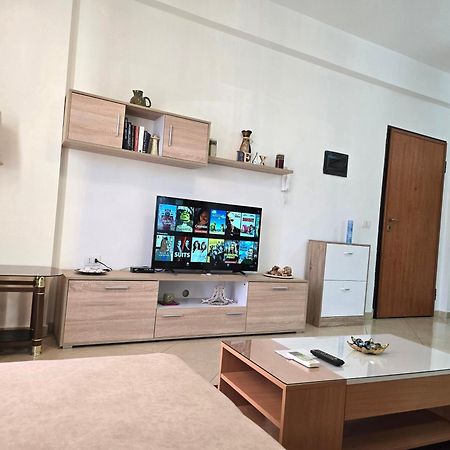 Vlorë Modern , Quiet , Family Friendly & Fully Furnished Apartment מראה חיצוני תמונה