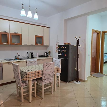 Vlorë Modern , Quiet , Family Friendly & Fully Furnished Apartment מראה חיצוני תמונה