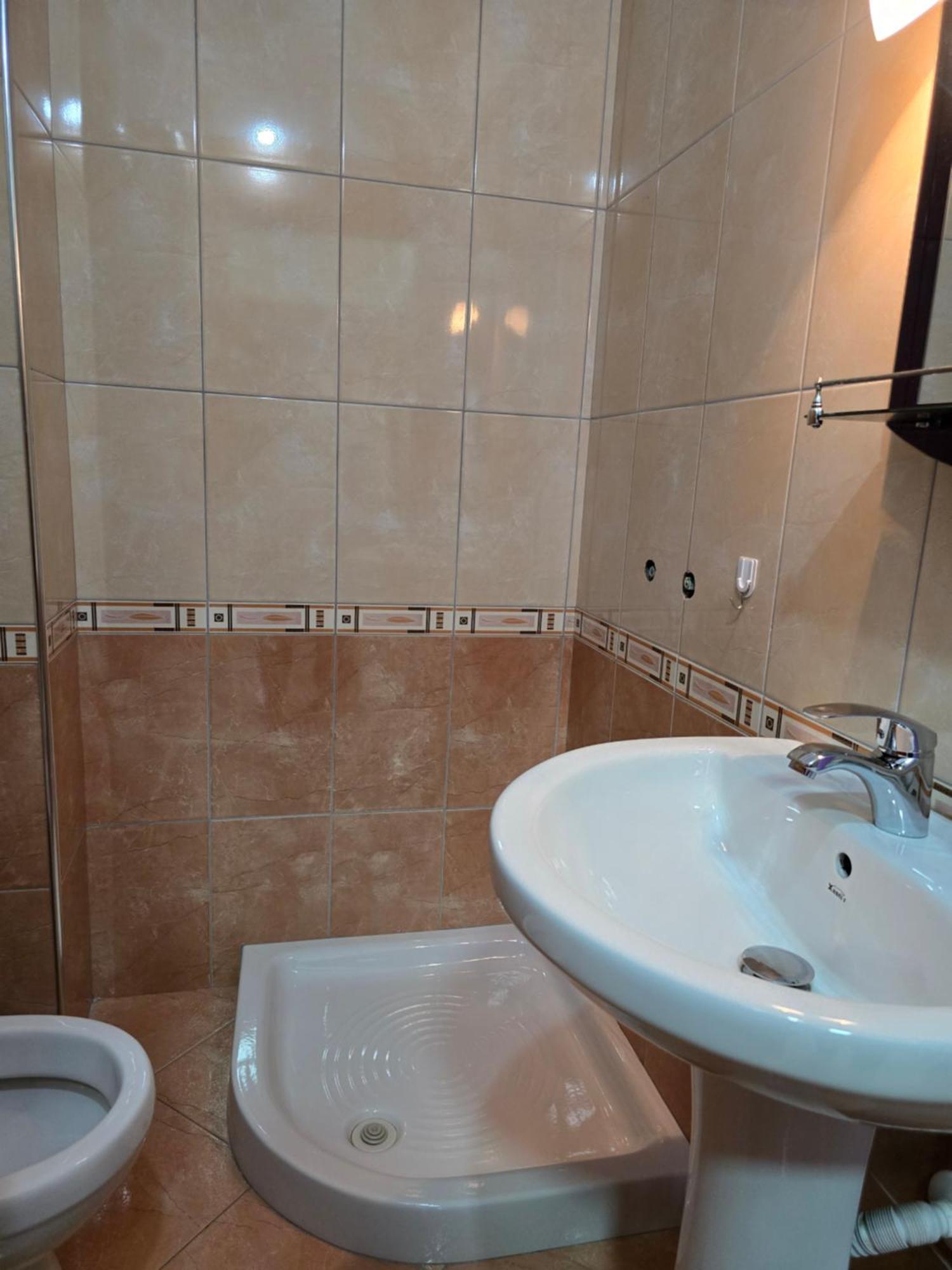 Vlorë Modern , Quiet , Family Friendly & Fully Furnished Apartment מראה חיצוני תמונה