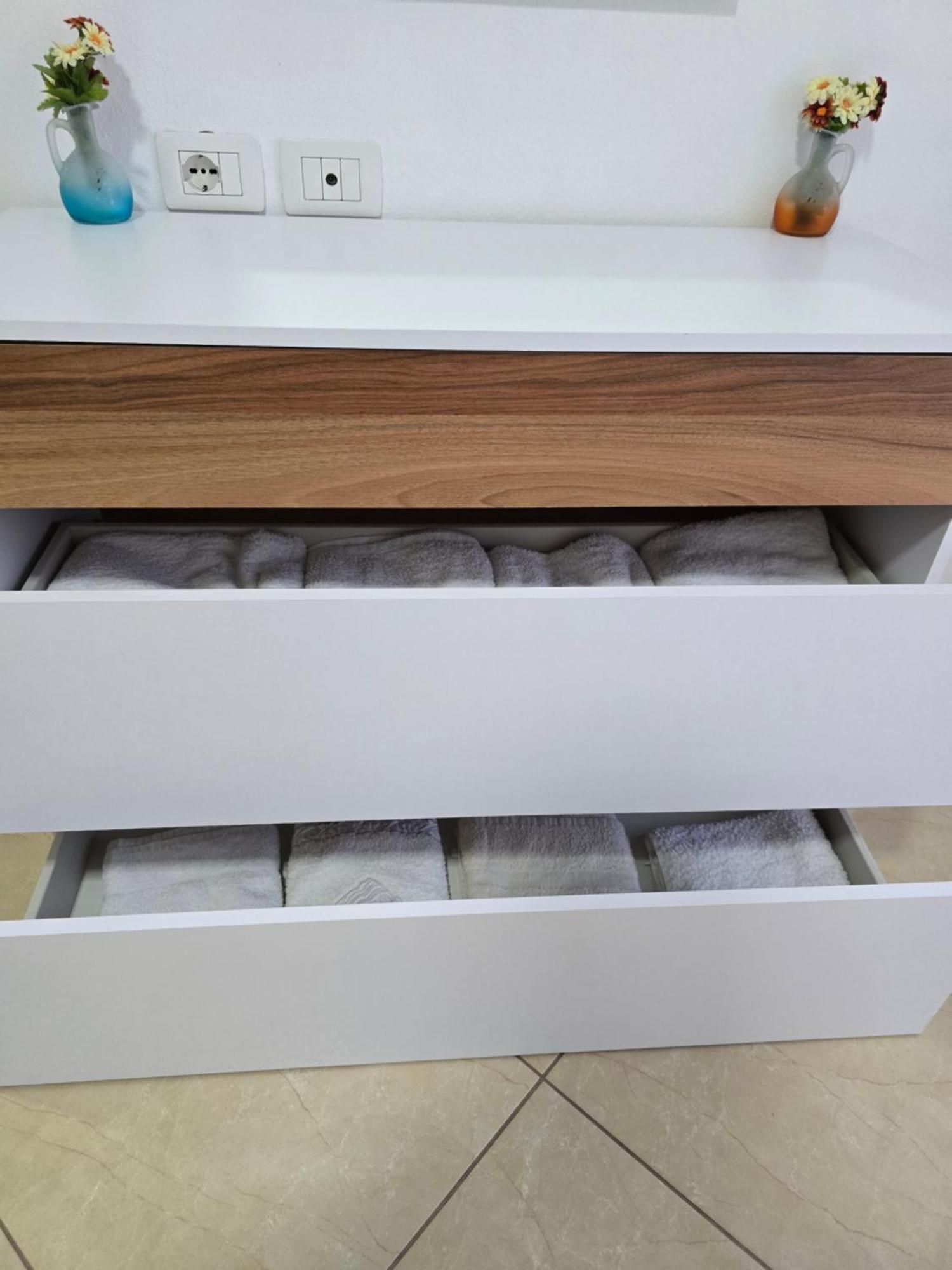 Vlorë Modern , Quiet , Family Friendly & Fully Furnished Apartment מראה חיצוני תמונה