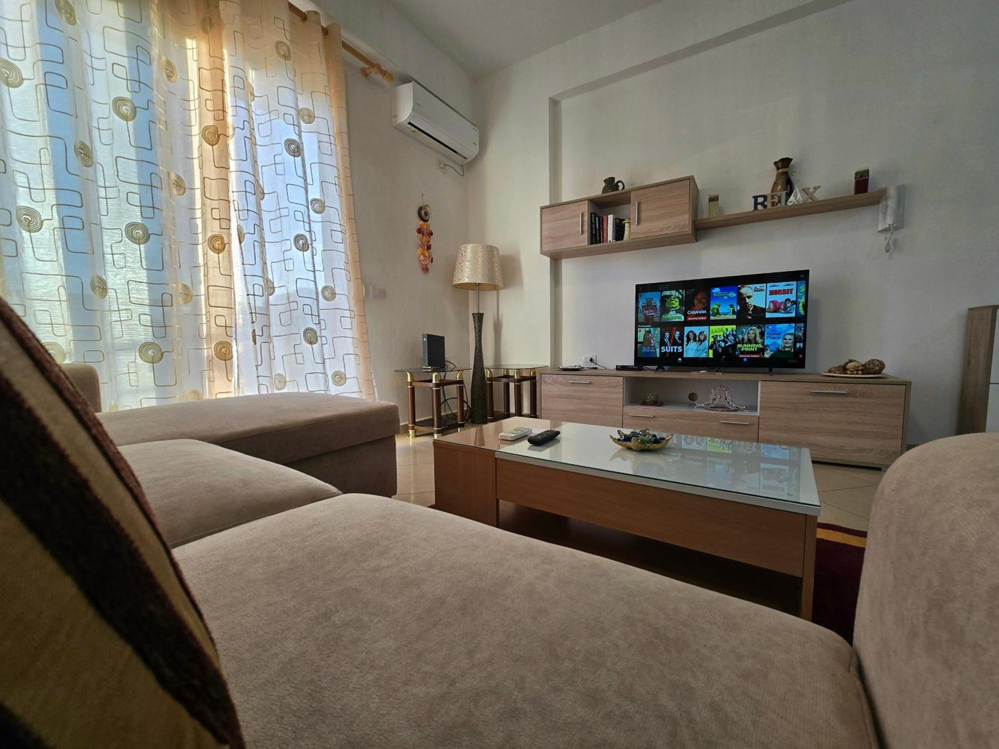 Vlorë Modern , Quiet , Family Friendly & Fully Furnished Apartment מראה חיצוני תמונה